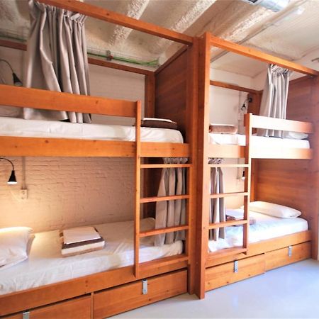Ten To Go Hostel บาร์เซโลนา ภายนอก รูปภาพ