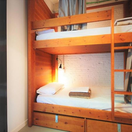 Ten To Go Hostel บาร์เซโลนา ภายนอก รูปภาพ