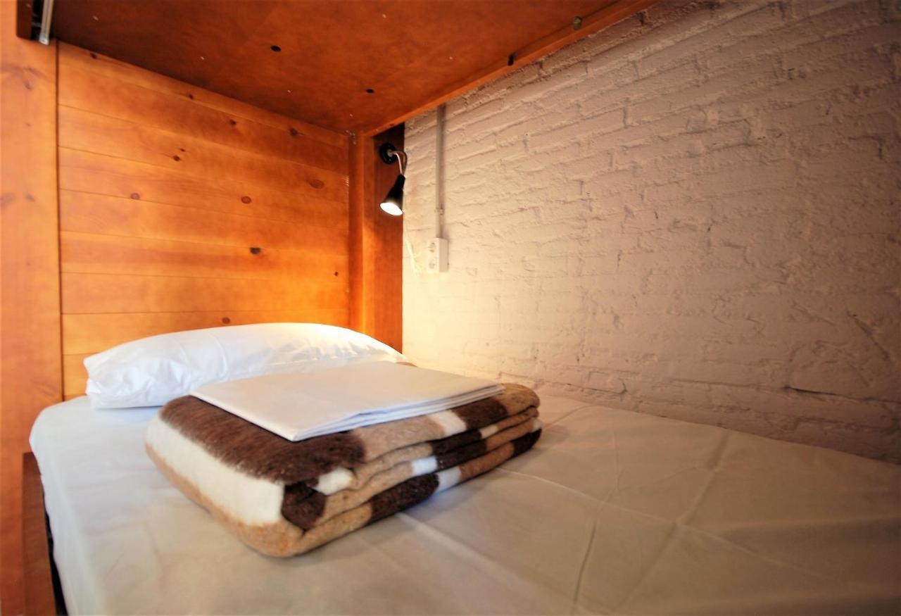 Ten To Go Hostel บาร์เซโลนา ภายนอก รูปภาพ