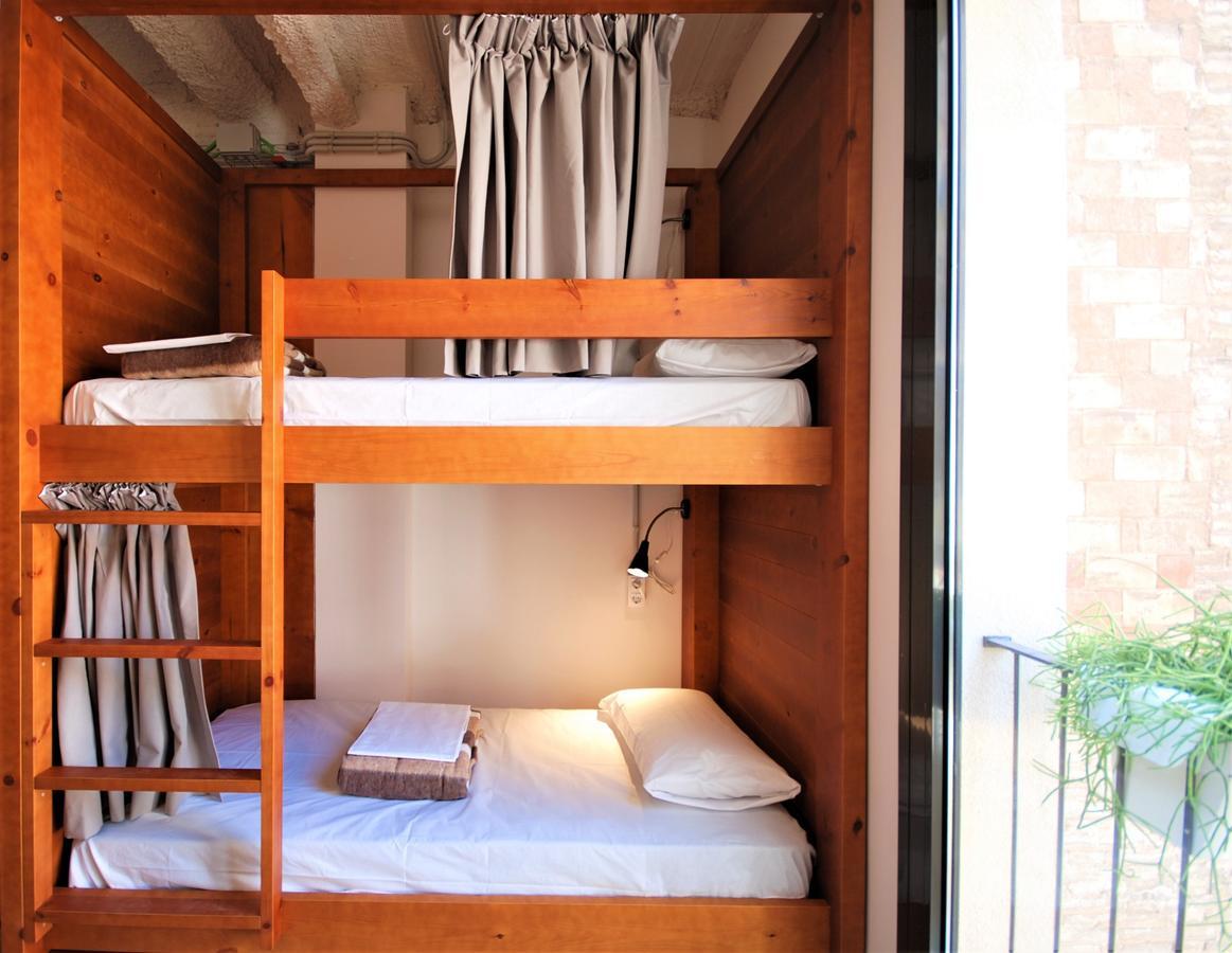 Ten To Go Hostel บาร์เซโลนา ภายนอก รูปภาพ