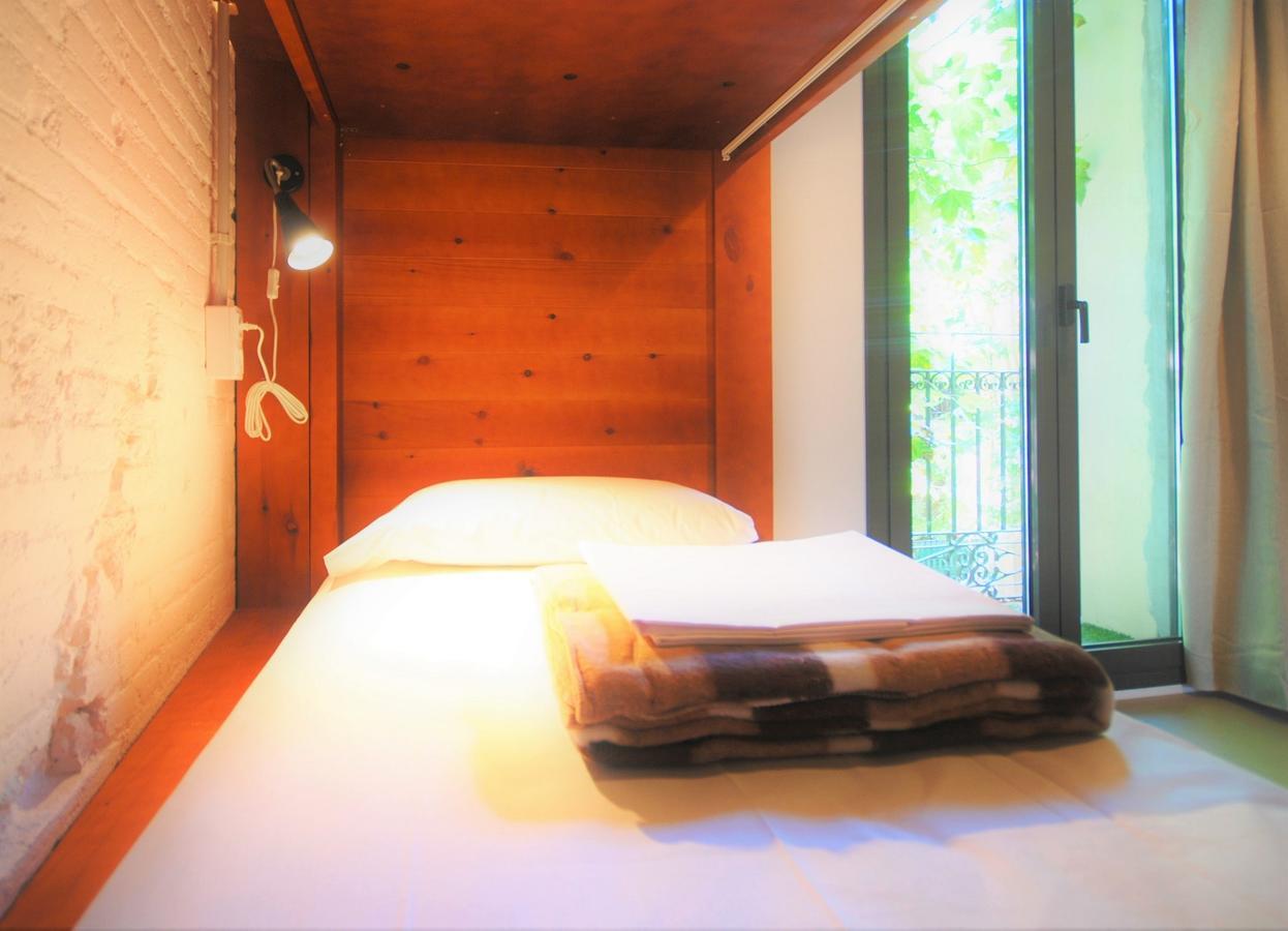 Ten To Go Hostel บาร์เซโลนา ภายนอก รูปภาพ