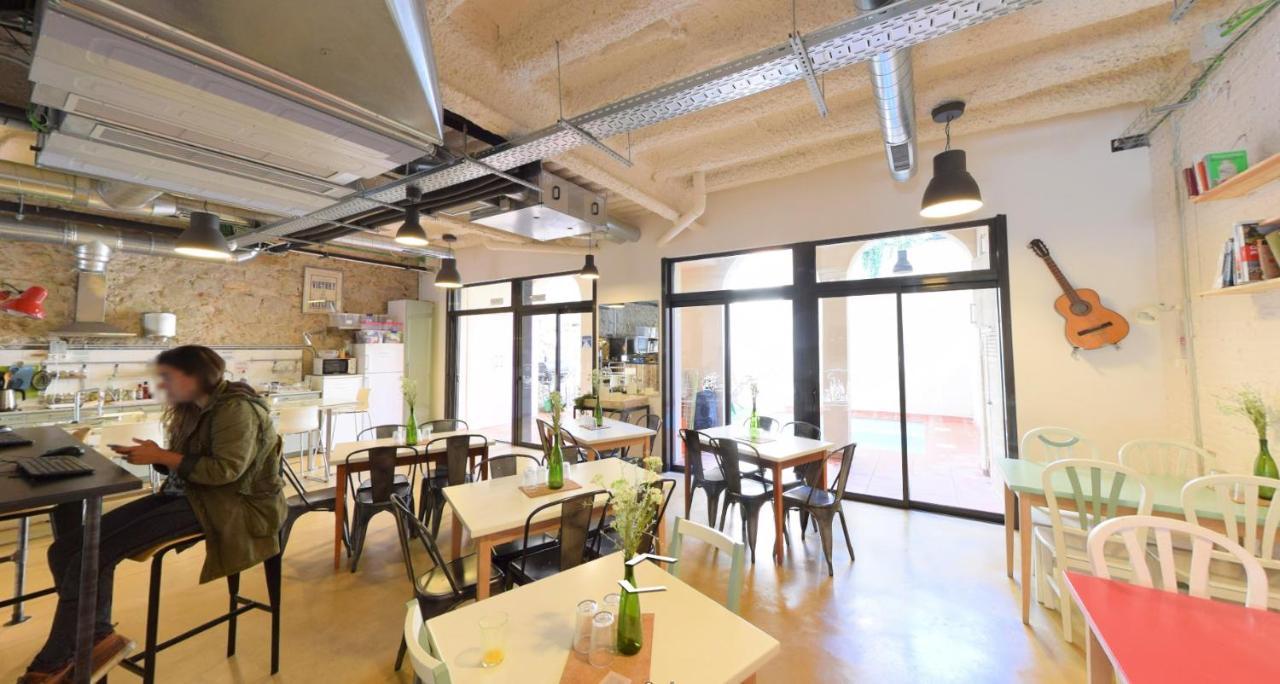Ten To Go Hostel บาร์เซโลนา ภายนอก รูปภาพ