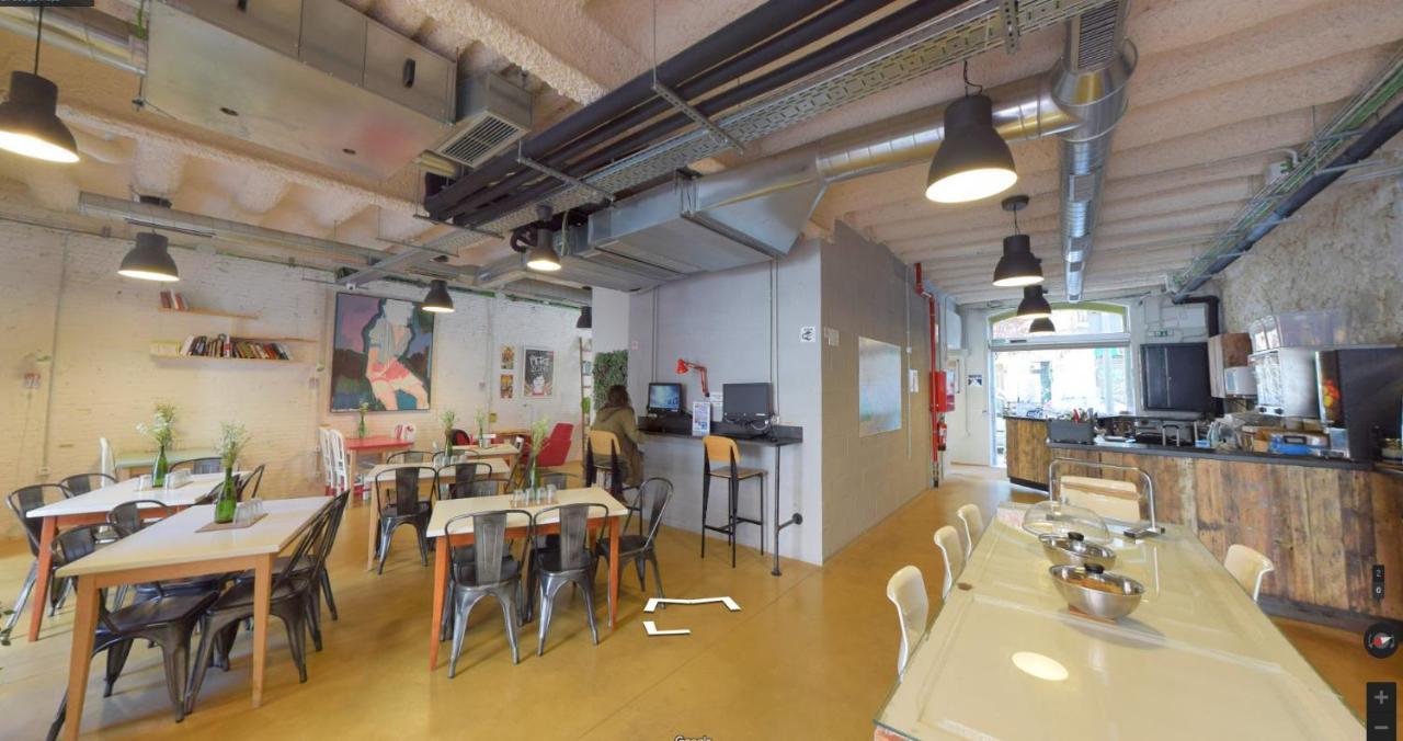 Ten To Go Hostel บาร์เซโลนา ภายนอก รูปภาพ